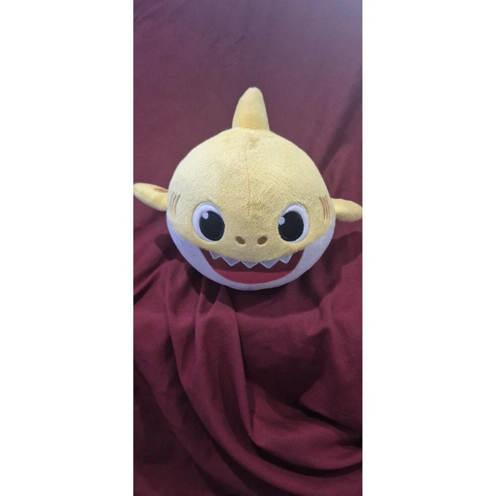 Baby Shark Pinkfong Dancing Doll Singing Yellow Plush WowWee Nickelodeon Works